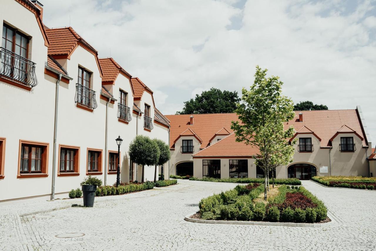 Hotel Palac Krotoszyce Basen&Spa Экстерьер фото